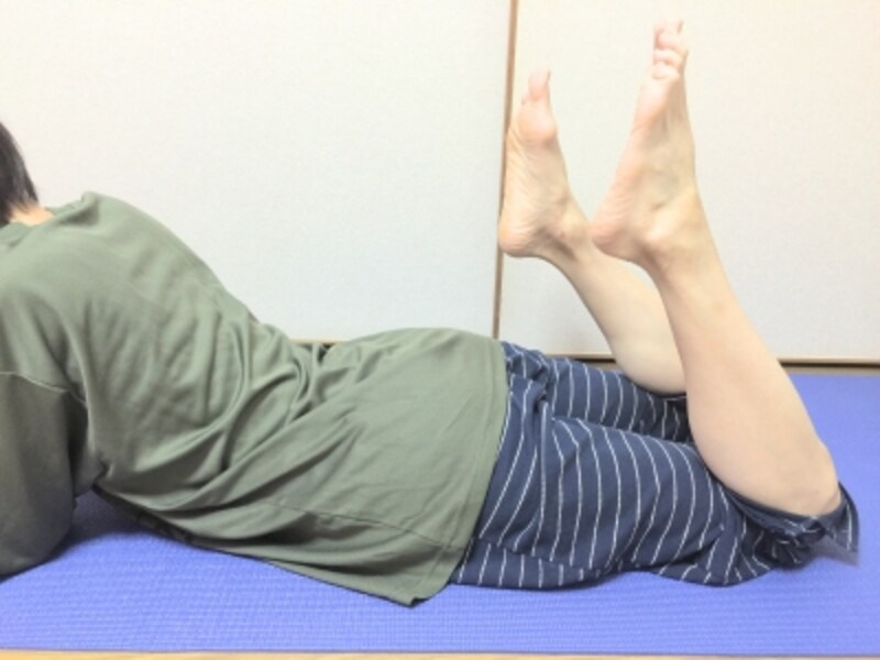 最初のポーズでどこか痛んでしまう人は「2」はせずに腰のケアを検討しましょう