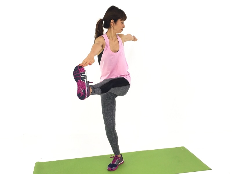 股関節ストレッチ3undefinedバランスが取れない時は、膝を曲げてOK