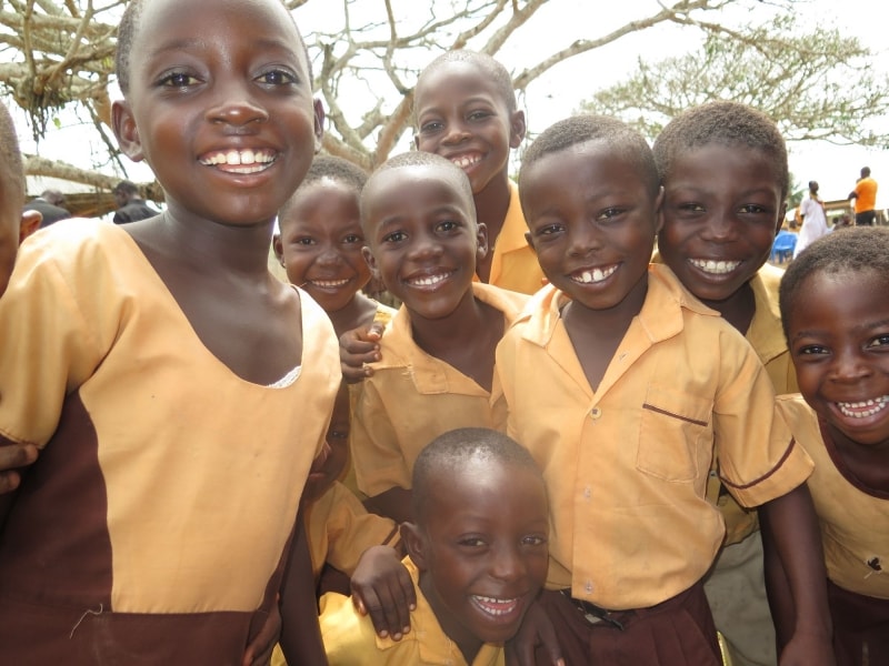 ガーナで学校に通う子どもたちの笑顔！｢画像提供：ACE」