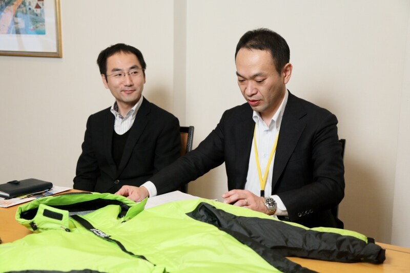 左側の写真の人が中村さん