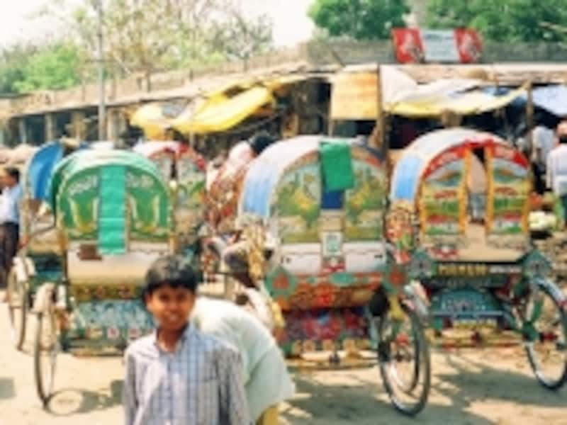 バングラのリキシャーは走るアート！