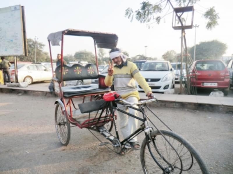 インドといえばリキシャー、街中どの風景を切り取ってもリキシャーが入らないことはない。座席は比較的ゆったりしていて、乗り心地は悪くはない。