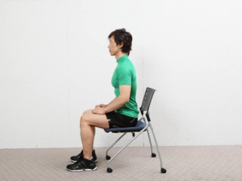 オフィスで筋トレ！椅子を使ってこっそりできる筋トレ3選 [筋トレ・筋肉トレーニング] All About