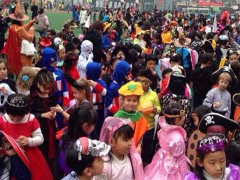幼稚園や小学校主催のハロウィンイベントも増加中。キッズもこの日は  メイク解禁！