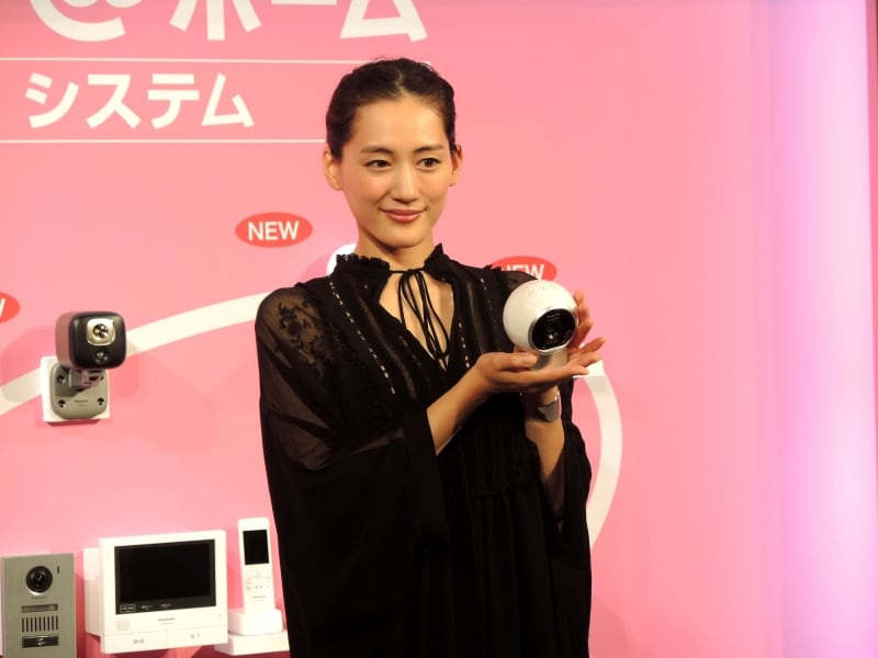 女優の綾瀬はるかさんも登場した