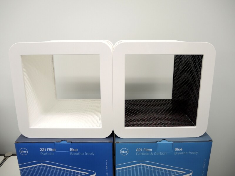 左がBlue Pure221 パーティクル、右がBlue Pure221 パーティクルアンドカーボン