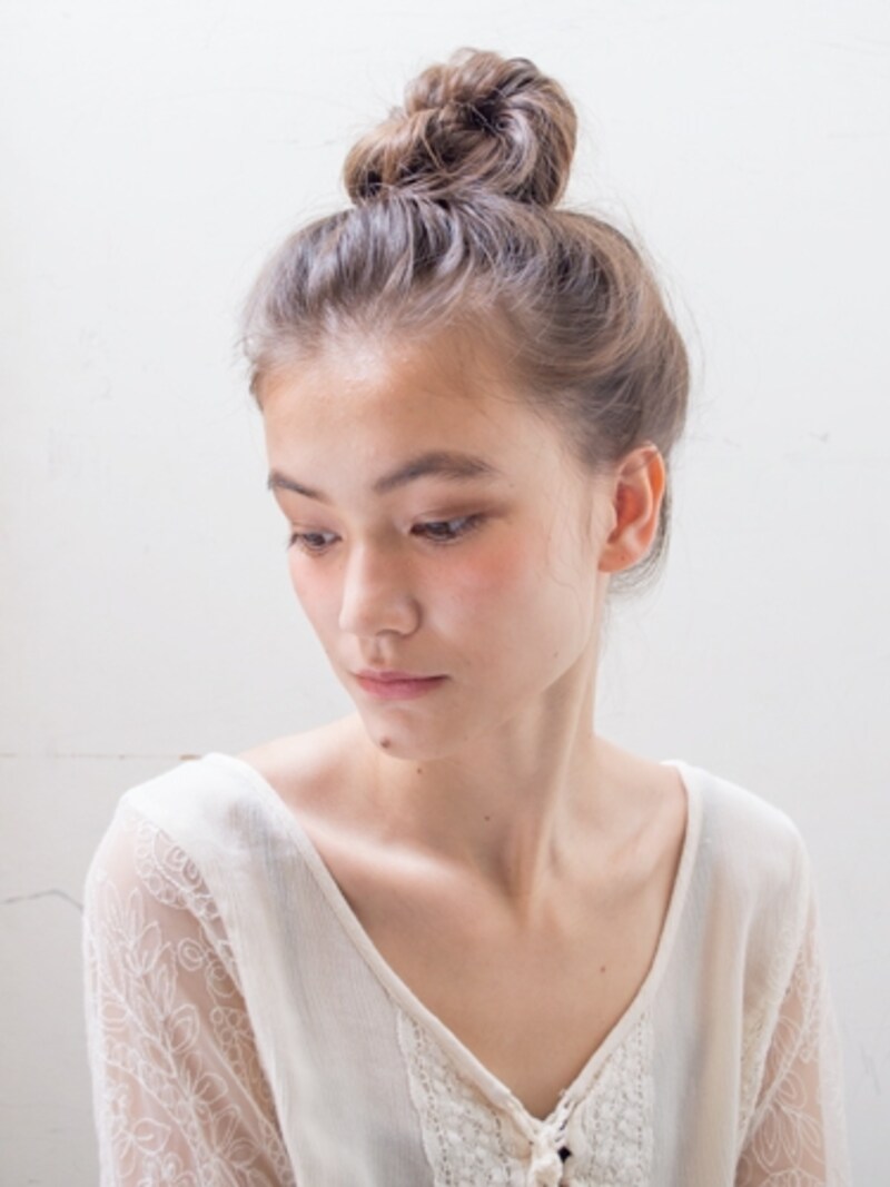 もっとも簡単なお団子ヘアの結び方