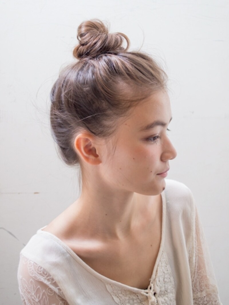 もっとも簡単なお団子ヘアの結び方