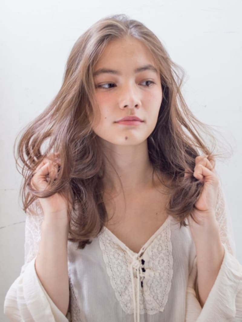 手の平に広げ全体に均等につくように