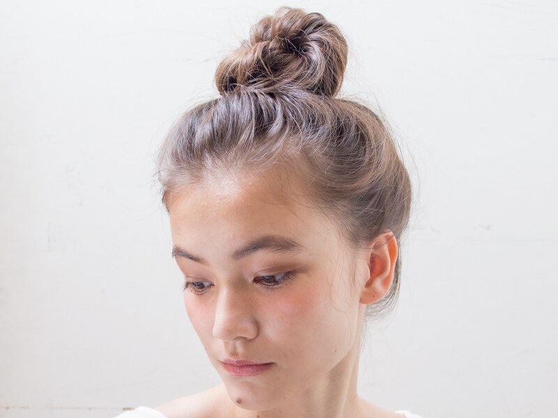 もっとも簡単なお団子ヘアの結び方
