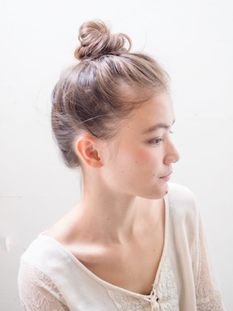 もっとも簡単なお団子ヘアの結び方
