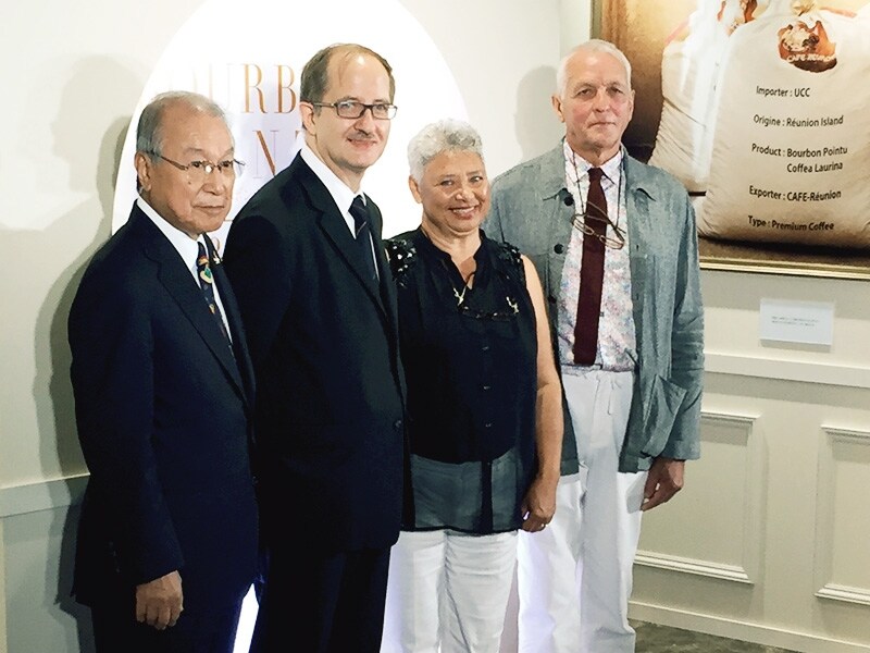 UCC上島会長、在日フランス大使、レユニオン島のマキシミリア・ヴィトリさん、ジェラル・ベナールさん