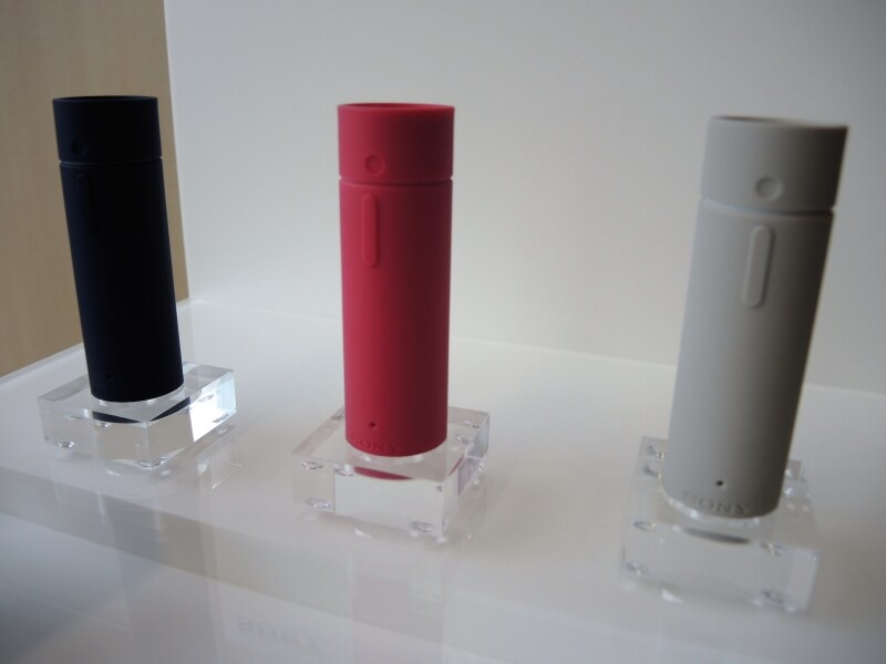 2016年10月21日からはブルー、ピンク、ベージュのシリコンジャケットも発売。価格は各14,80円［税別］となっている