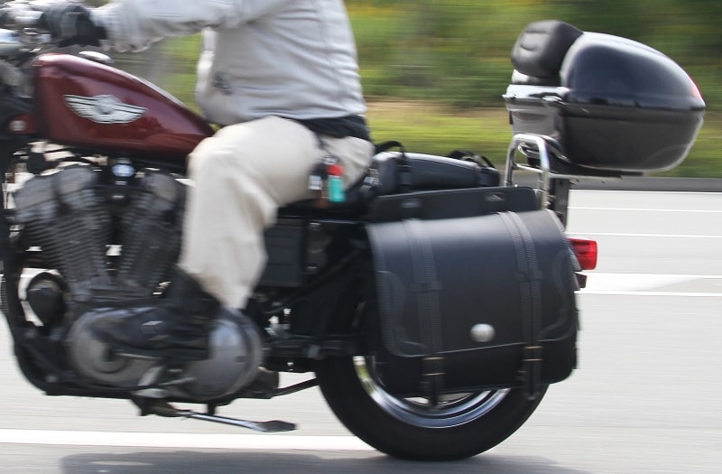 サドルバッグやトップケースでバイクの積載量をアップさせれば、大抵のものなら運べてしまう