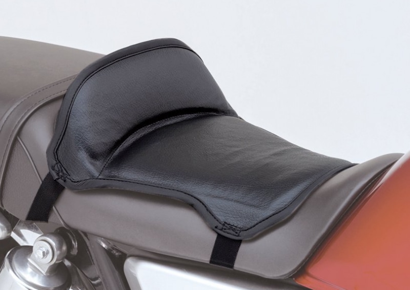 ゲル入りシートサポートなど、ツーリングを一層快適にするアイテムが多数揃っている