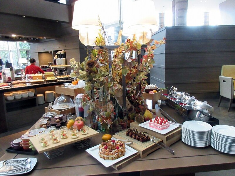 デザートのブッフェ台