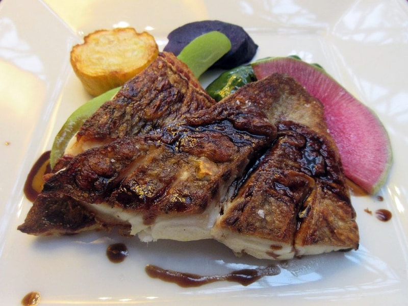 築地より本日の白身魚のポワレ