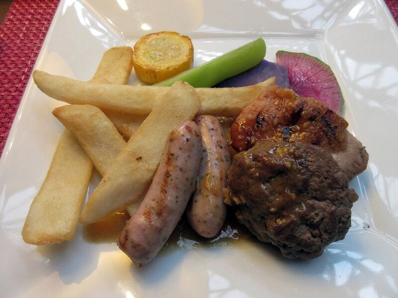 ミックスグリル（ハンバーグ、チキン、ソーセージ）