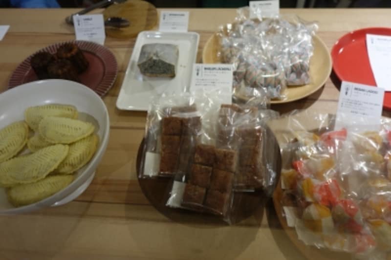 気軽に持ち帰りできるお菓子もあります。ヨーロッパから中近東、アジアまで、珍しいお菓子がたくさん。