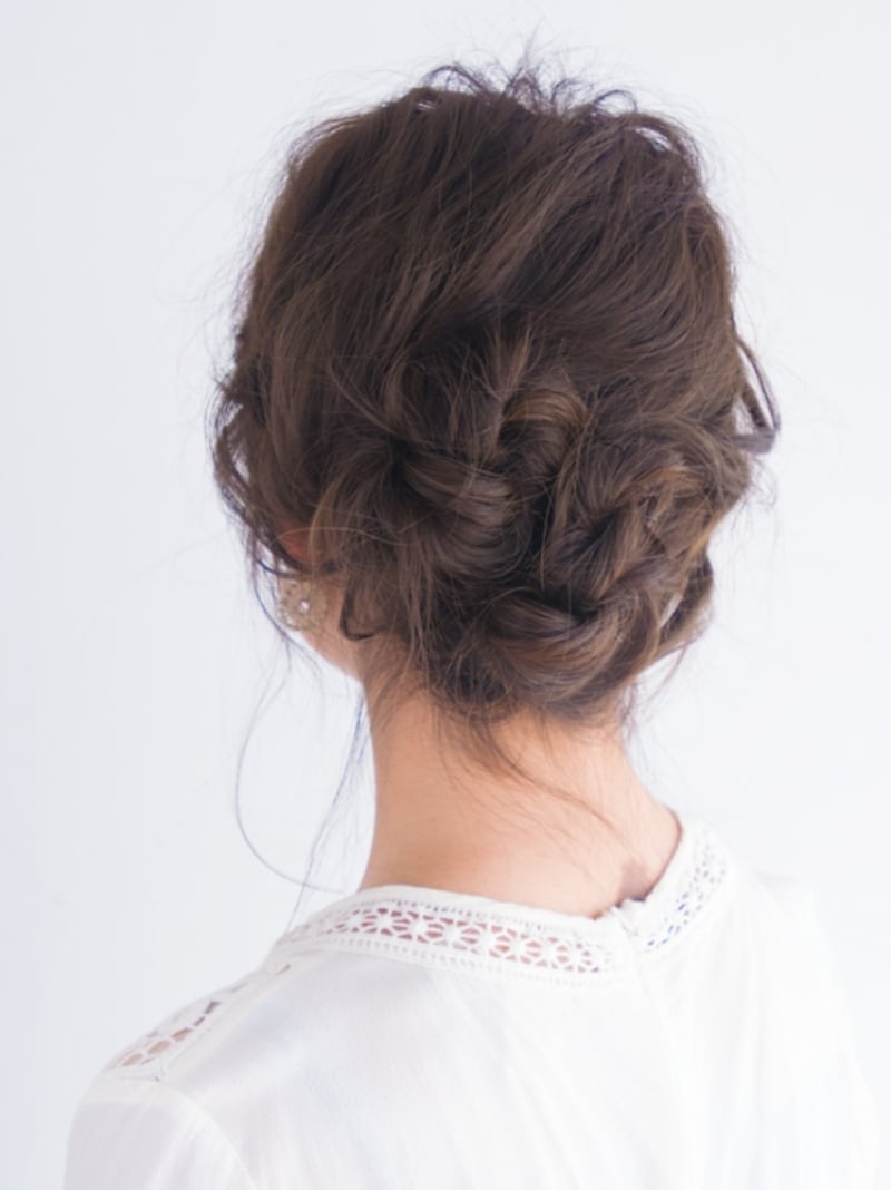 ねじり編み2本だけでおしゃれなパーティヘアアレンジ