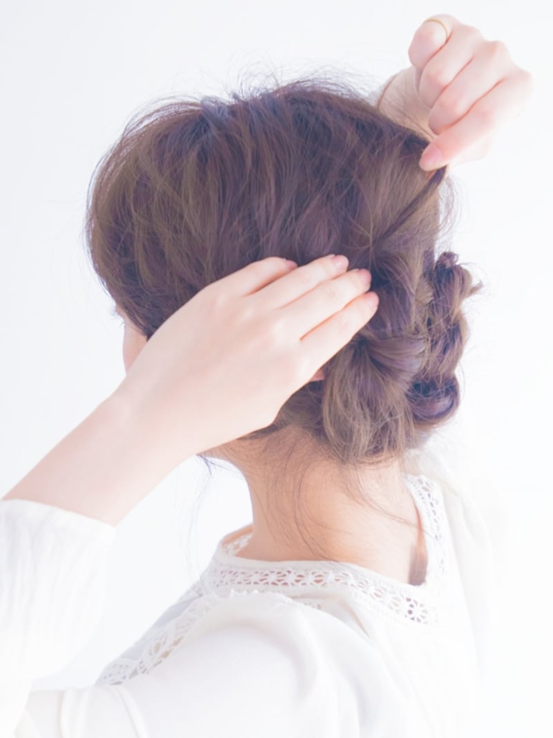 一度にたくさん掴まないように少量の毛束をとること