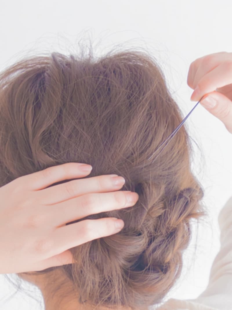 頭皮からピンが浮かないように