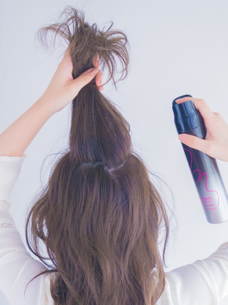 ハチ上の部分に軽くスプレーする