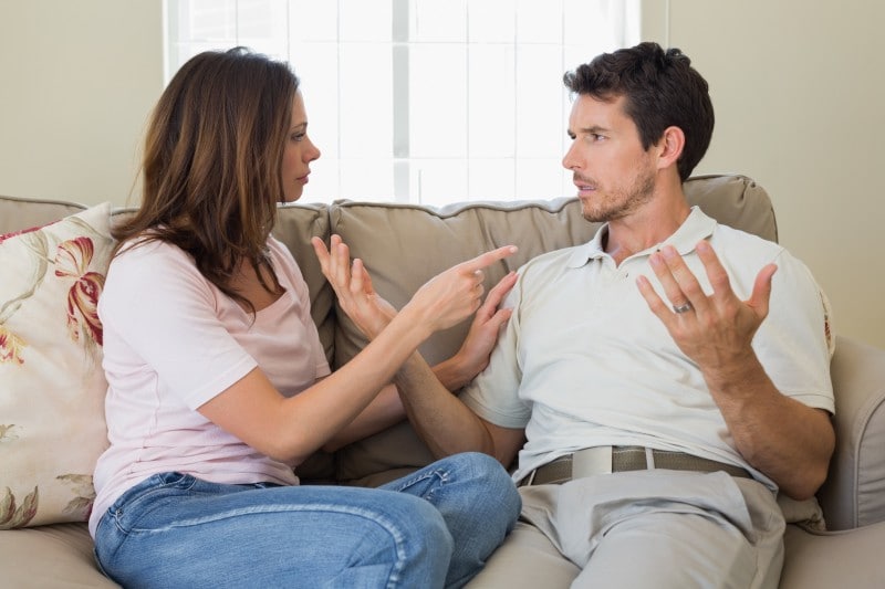 夫に「飽きた」と思われやすい妻の特徴2:稼ぎが悪いと夫をなじる!