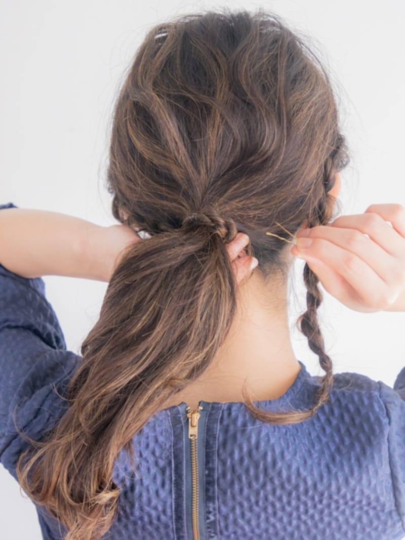 毛先まで巻きつけてアメピンで固定