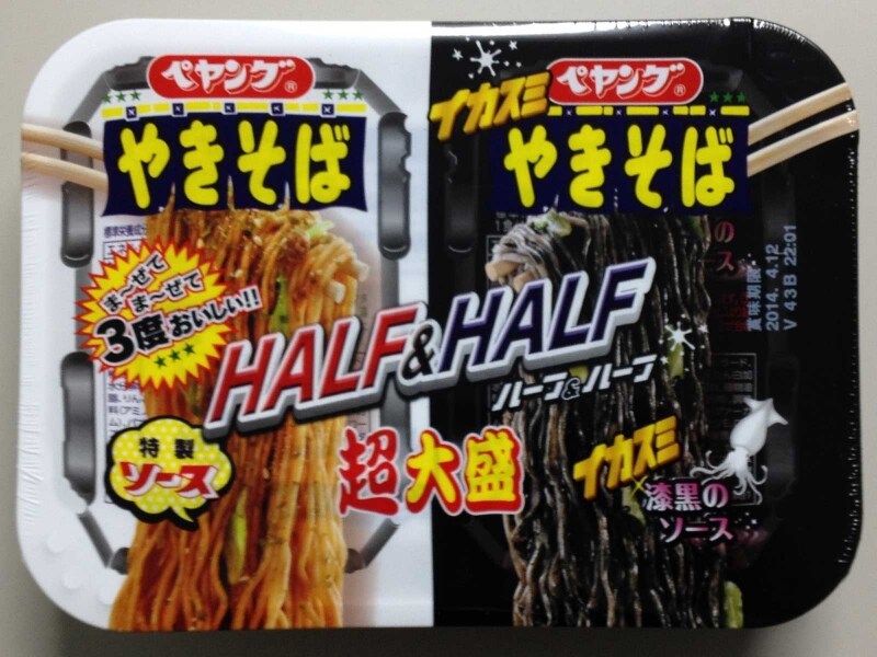 ペヤング超大盛やきそばハーフアンドハーフイカスミ