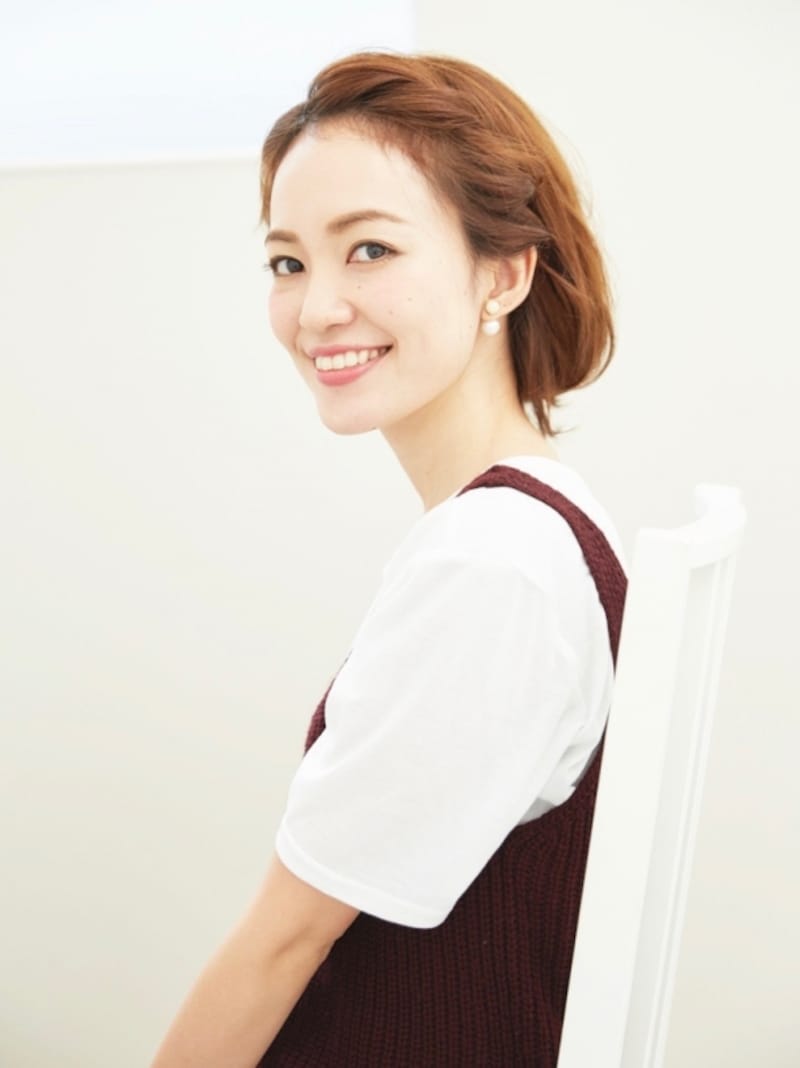 顔周りねじり編み込みのルーズヘアアレンジ