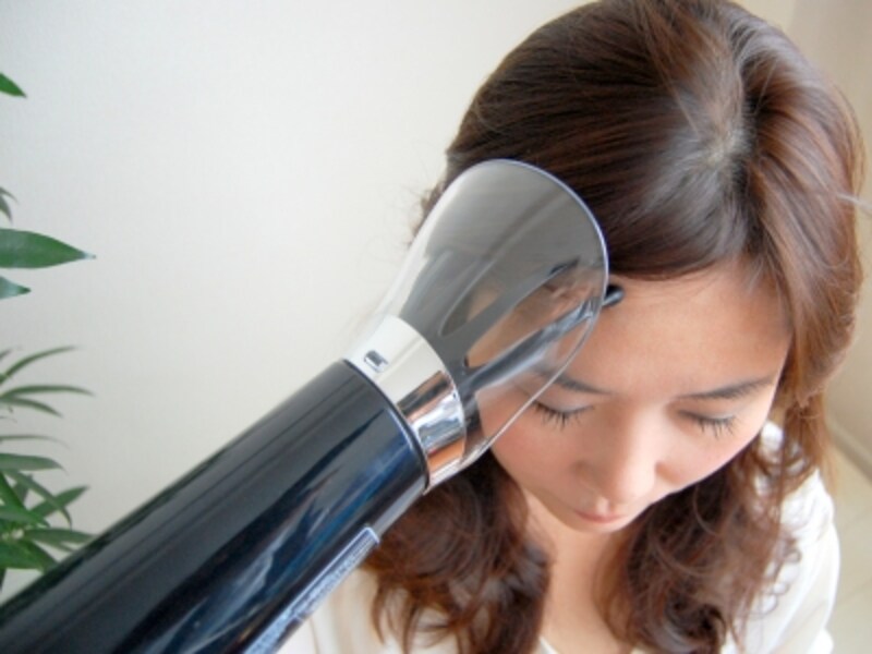 おでこ側から頭頂部に向かって引き上げていきます