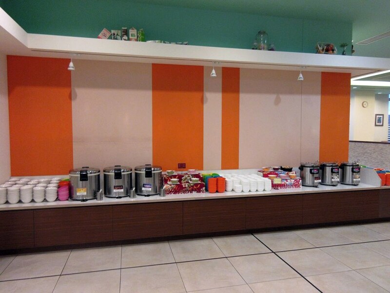 ご飯、スープのブッフェ台