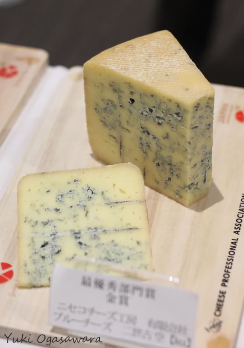 金賞、そして最優秀部門賞を受賞した、ニセコチーズ工房の「ブルーチーズundefined二世古undefined空」