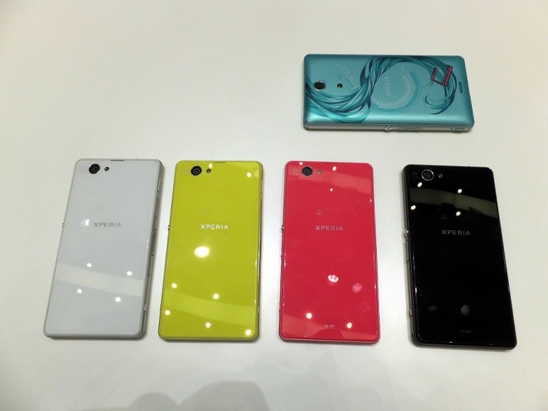 オリジナルカラーが多彩な手のひらサイズのXperiaundefinedZ1 f SO-02Fと初音ミクモデルのSO-04E