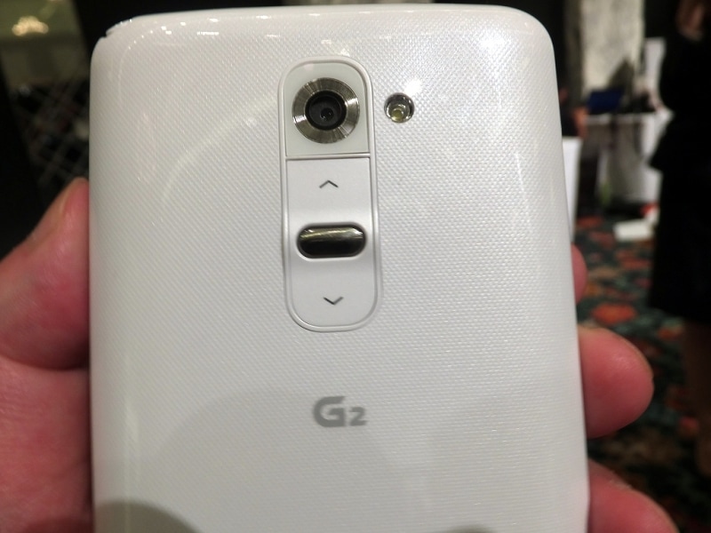 背面に電源、音量キーを配置した新インターフェース