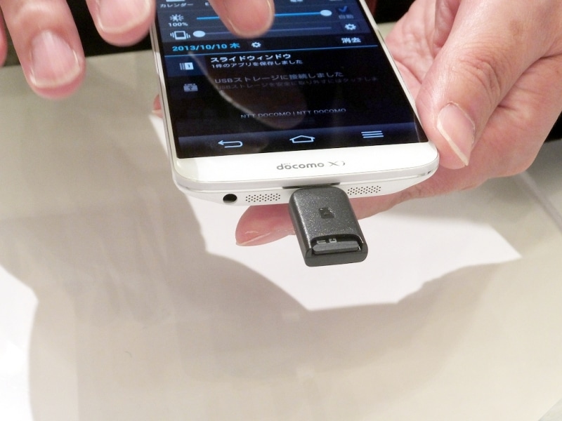 microSDカードリーダーアダプタが同梱される