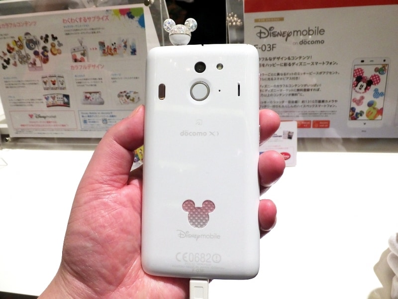 背面マークも別パーツ