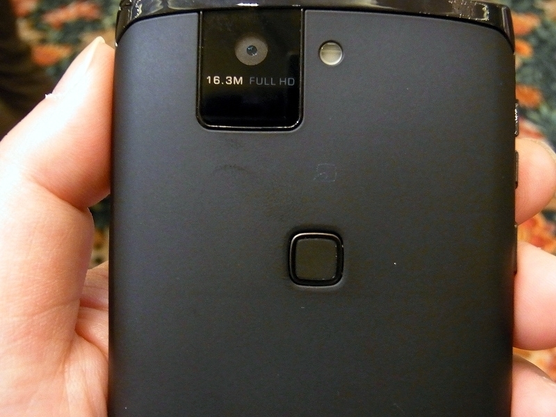 指紋認証で端末をガードするので安心