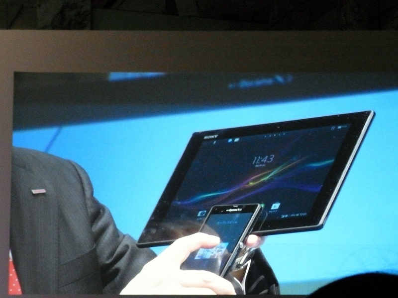 かざしてスマートフォンからタブレットに転送