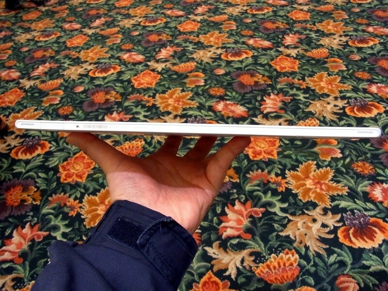 ボードのように薄いXperia Tablet Z SO-03E