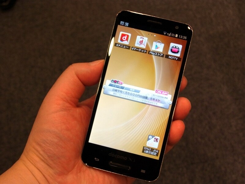 ホバー、シンプルUI対応の気配りスマートフォンELUGA P P-03E