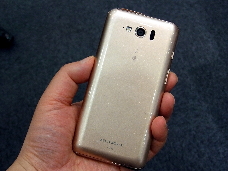 年配の方でも安心のGoldカラーも用意