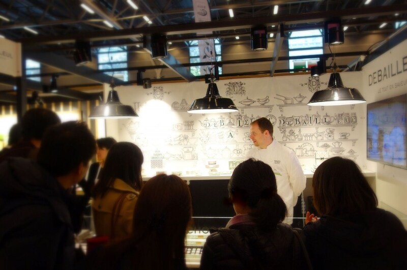 たくさんの人が集まるブース（日本人の方も！）