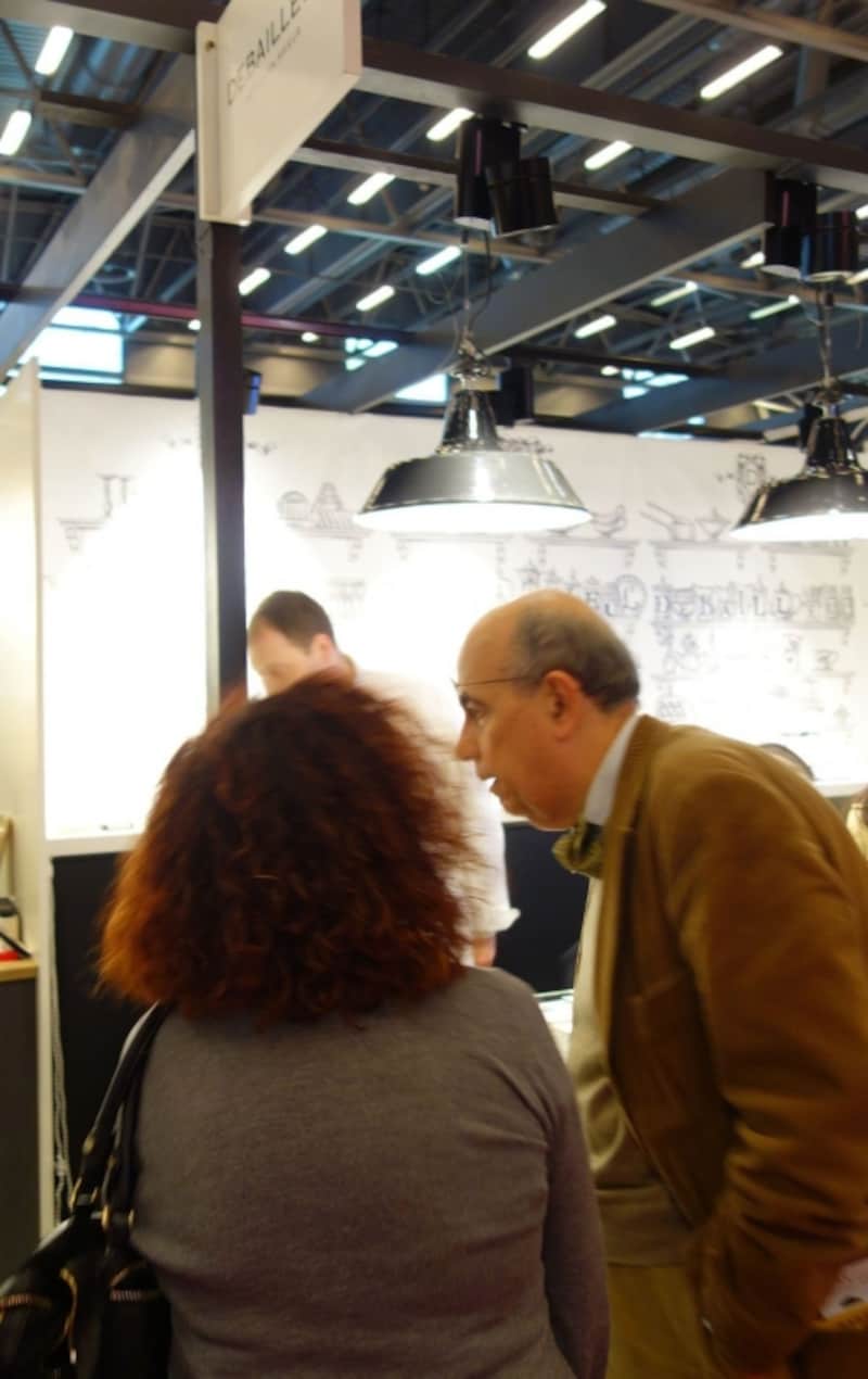 大人の男性も女性も目が真剣！