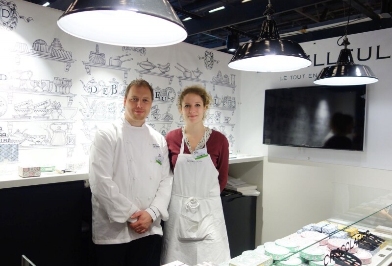 サロン・デュ・ショコラ パリの会場は、とにかく広くて、すごい人、人、人。私はなんとなくいつもふう、という感じになってしまうのですが、そんなとき、ドゥバイヨルのブースはほっとするんですよね。どういったらいいのでしょう。落ち着いているのです。