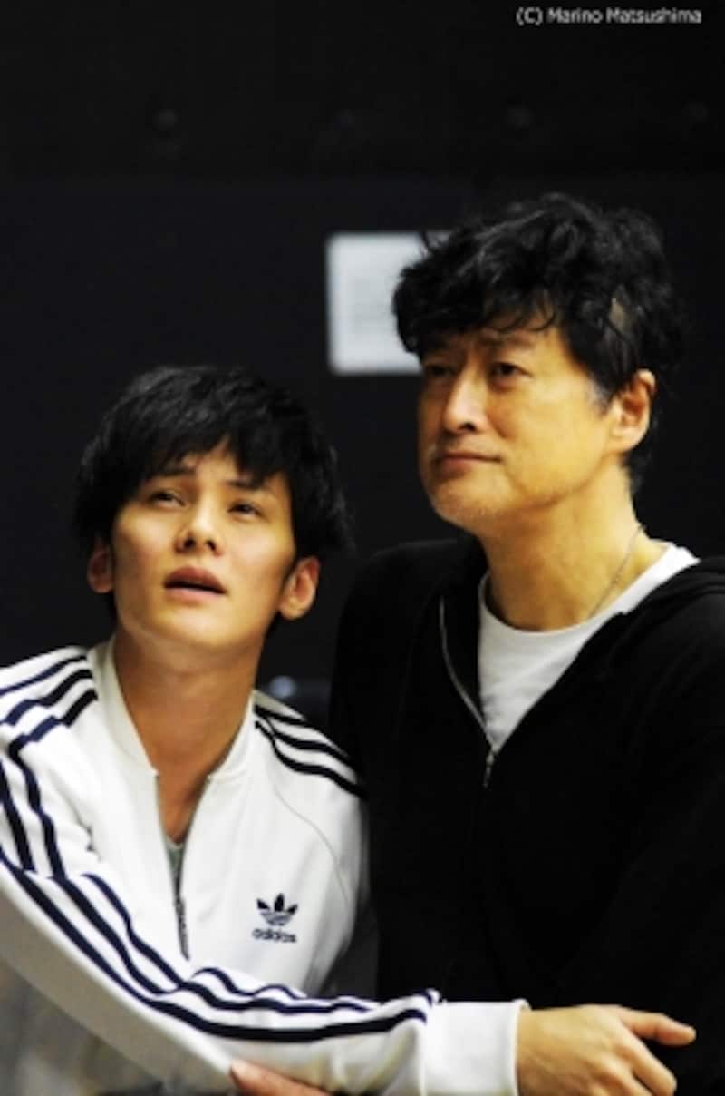 『プリシラ』稽古より、左から古屋敬多さん、陣内孝則さん(C)Marino Matsushima