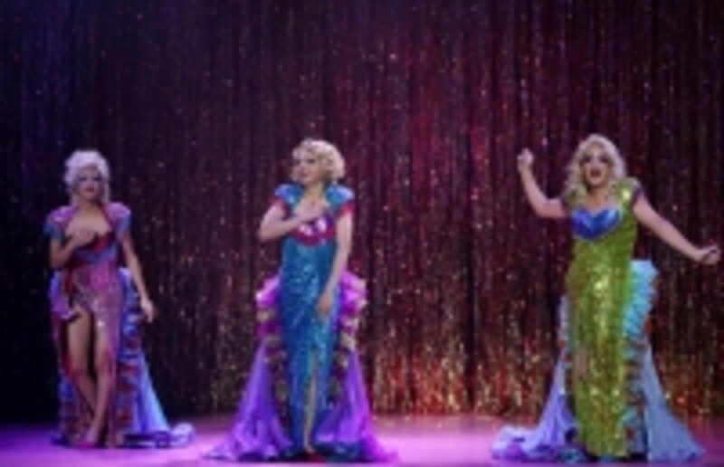 『プリシラ』写真提供：東宝演劇部