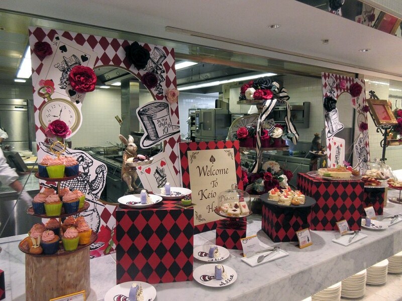 樹林 デザートのブッフェ台