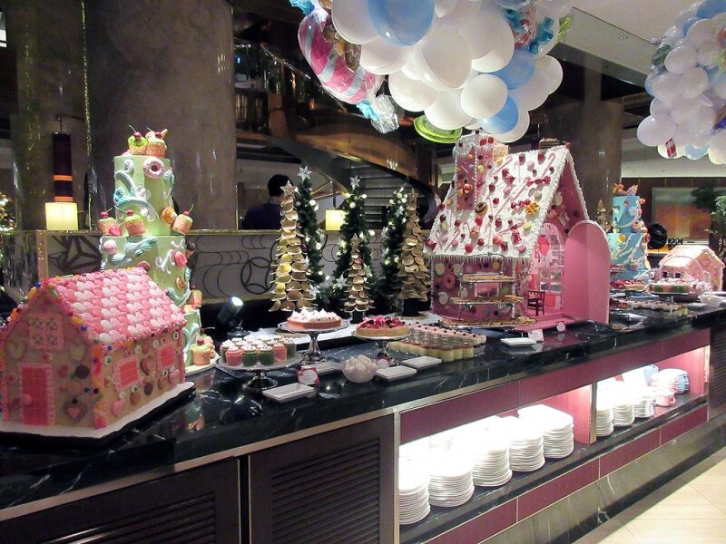 マーブルラウンジ エントランス付近のブッフェ台